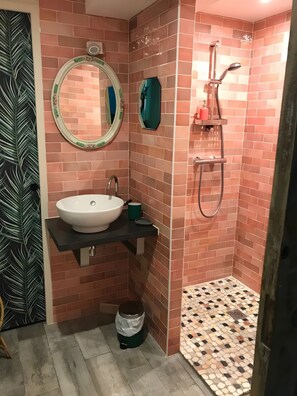 Doccia, asciugacapelli, asciugamani
