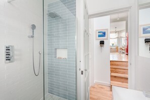 Bathroom - Lovely 1 bed with large terrace in Barnes (London) (London)