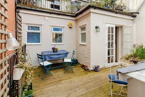 Outdoor dining - Lovely 1 bed with large terrace in Barnes (London) (London)