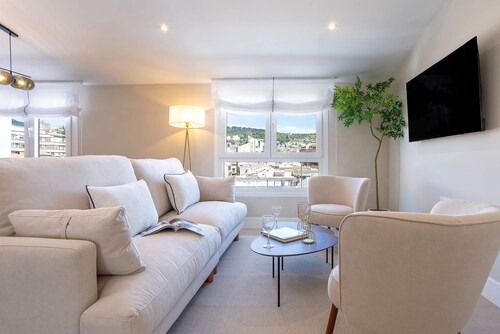 Exclusive Penthouse With Private Terrace in Granada San Anton 402