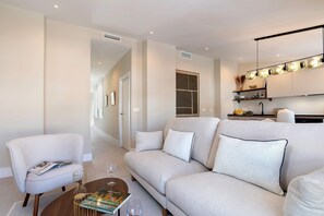 House - Exclusive Penthouse With Private Terrace in Granada San Anton 402 (Granada)