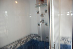 Shower, bidet - HOUSE FOR 5 PEOPLE 5 MINUTES FROM THE BEACH (Ribadedeva)
