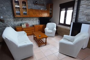 Living area - HOUSE FOR 5 PEOPLE 5 MINUTES FROM THE BEACH (Ribadedeva)