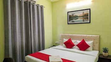 Kamar Double Klasik | Meja kerja, ruang kerja ramah laptop, dan Wi-Fi gratis
