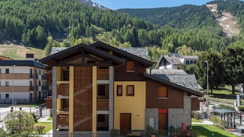 Apartamento, sacada, vista para a montanha | Fachada