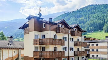 Apartment, Balcony, Mountain View | Exterior