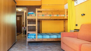 Appartement, balkon, uitzicht op bergen | Een strijkplank/strijkijzer, gratis wifi