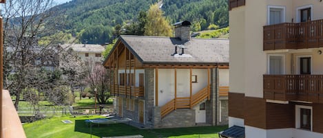 LÀgenhet - balkong - utsikt mot bergen | Exteriör