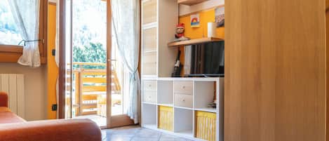 Apartment, Balkon, Bergblick | Wohnbereich
