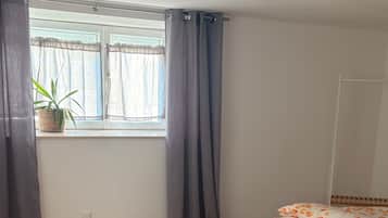 WiFi, bed sheets