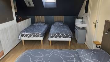 WiFi, bed sheets