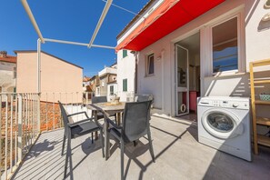 Outdoor dining - Apartment 'Terraviva - La Terrazza Sul Nespolo' with Private Terrace, Wi-Fi and Air Conditioning (Cecina)