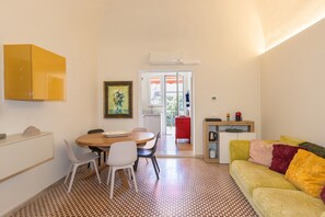TV - Apartment 'Terraviva - La Terrazza Sul Nespolo' with Private Terrace, Wi-Fi and Air Conditioning (Cecina)
