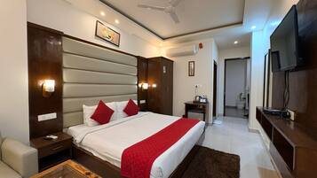 Executive Double Room, Balcony, Mountain View | Desk, laptop workspace, free WiFi