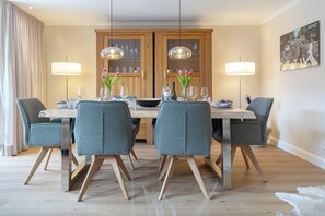 Dining - Light-flooded DHH, 120m², renovated 5/26, close to the center, garden, quiet location (Sylt)