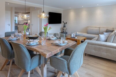 Light-flooded DHH, 120m², renovated 5/26, close to the center, garden, quiet location
