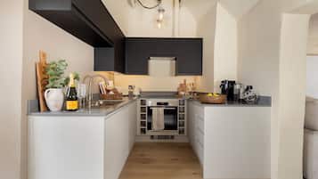 Dishwasher, cookware/dishes/utensils