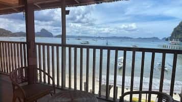 Family Twin Room with Beach Front | Property grounds