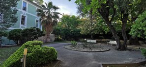 Property grounds - Apartment 'Nice Cimiez-Private Park and Arenas' with Private Terrace, Wi-Fi and Air Conditioning (Nice)