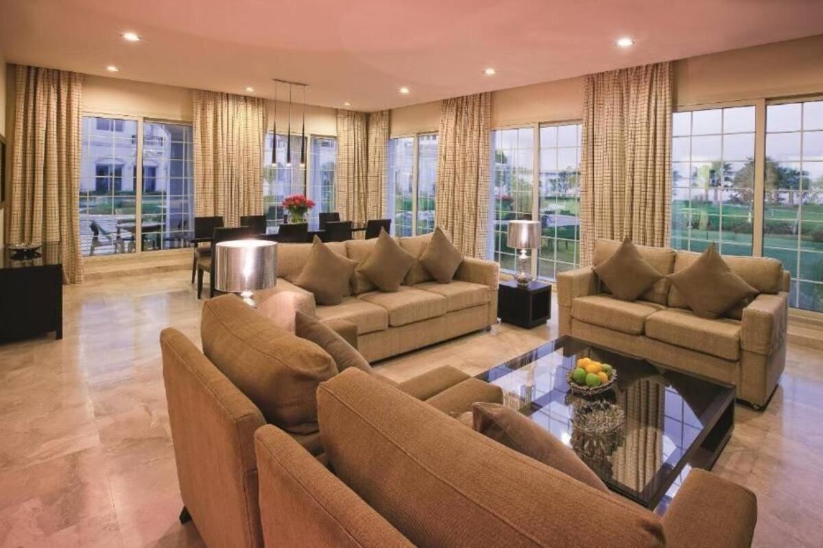 Superior Villa, Balcony, Beach View | Living area