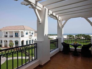 Outdoor dining - Move on Beach Resort Al Khobar (Dammam)