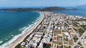 Beach - Two-story house 220m from Mariscal Beach (Bombinhas)