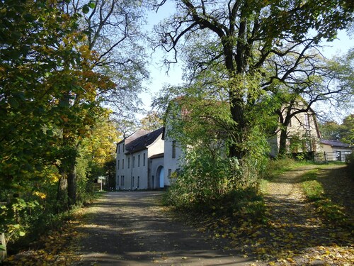 Bungalow with lake view & fenced garden - quiet & private