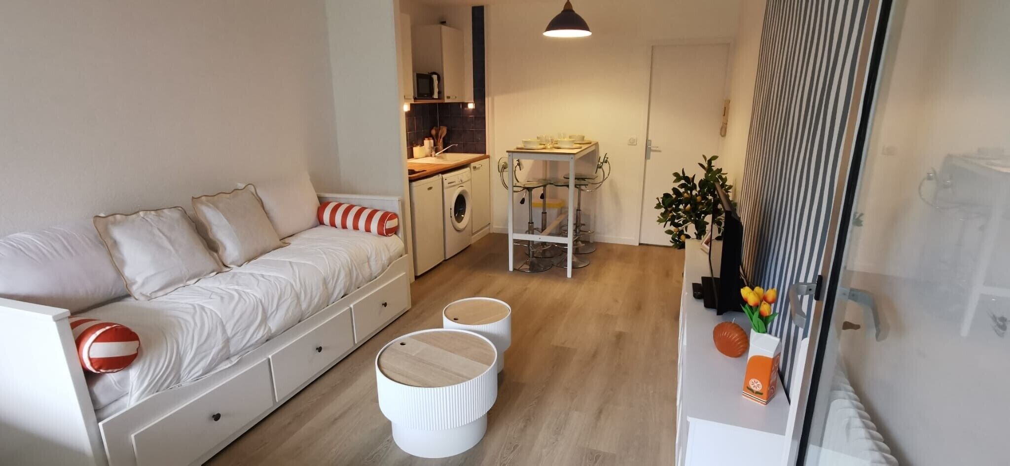 Iron/ironing board, WiFi, bed sheets