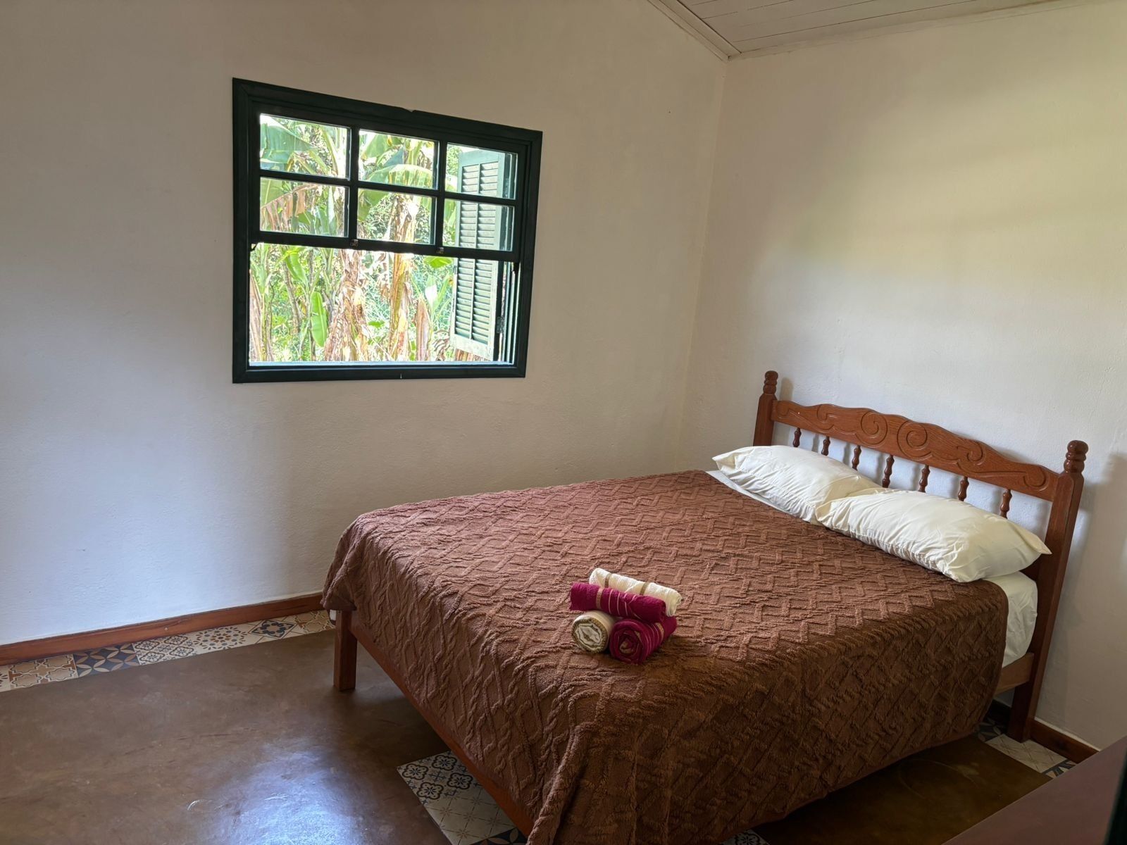 2 quartos, ferros/tábuas de passar roupa, Wi-Fi, roupa de cama
