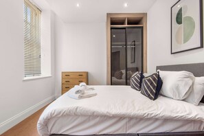 Desk, iron/ironing board, WiFi, bed sheets - Modern & Bright 1 Bed Flat in Central Sheffield (Sheffield)