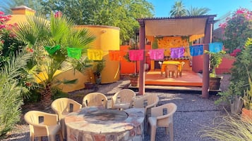 Suite estudio Signature, vistas al jardín | Tabla de planchar con plancha, wifi gratis, ropa de cama