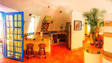 Signature Studio Suite, Garden View | Private kitchen | Coffee/tea maker, electric kettle
