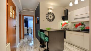 Apartment, City View | Hypo-allergenic bedding, cribs/infant beds, travel crib, free WiFi