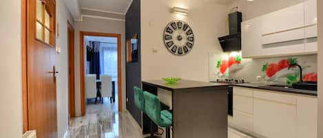 Apartment, City View | Hypo-allergenic bedding, cots/infant beds, travel cot, free WiFi