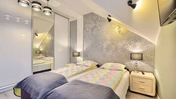 Hypo-allergenic bedding, cribs/infant beds, travel crib, free WiFi