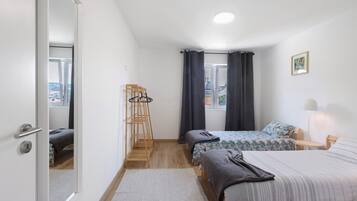 Iron/ironing board, WiFi, bed sheets