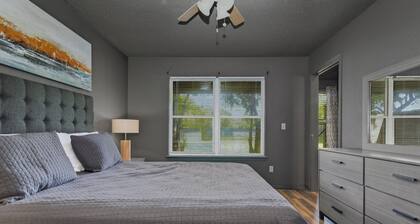 The Red Door on 66th - 3BR/2BA Duplex