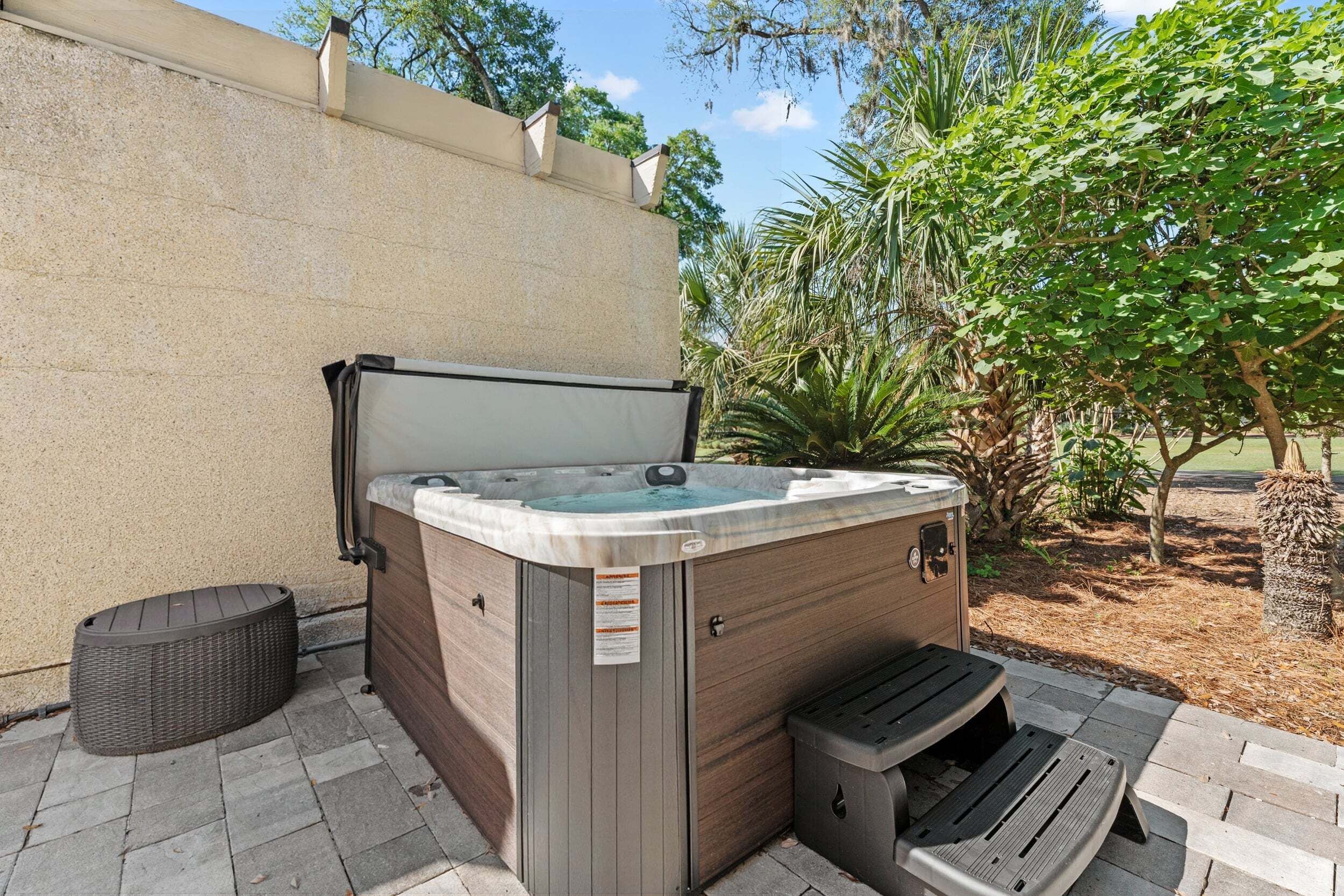 Outdoor spa tub