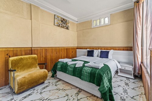 Beautiful 7-bedroom hotel in tranquil Aghbalou perfect for groups