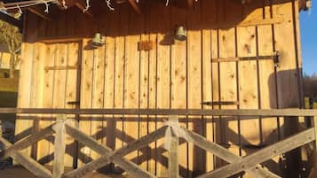 Deluxe Cabin, Patio, Mountain View | Property grounds
