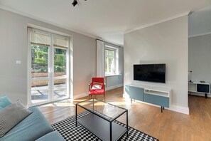Living area - Entry z ogrodem by Grand Apartments  (Sopot)