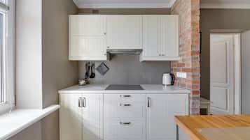 Deluxe Apartment, Garden View | Private kitchen