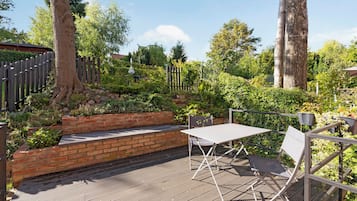 Deluxe Apartment, Garden View | Outdoor dining