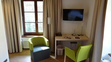 Chambre Simple, vue cour intérieure | Intérieur