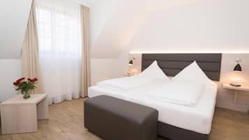 Basic-Doppelzimmer, Blick auf den Innenhof | Zimmersafe, Schreibtisch, Verdunkelungsvorhänge, kostenloses WLAN