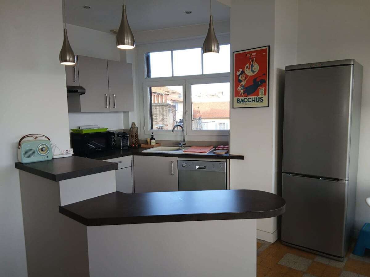 Kühlschrank, Mikrowelle, Ofen, Geschirrspüler