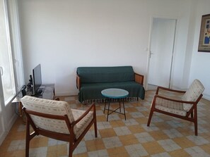 TV - Vrbo Property (Toulon)