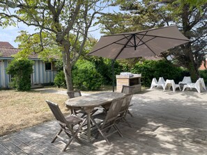 Outdoor dining - House on the ocean beach, close to shops and center (Mimizan)