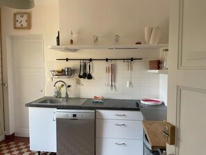 Fridge, microwave, oven, stovetop - House on the ocean beach, close to shops and center (Mimizan)