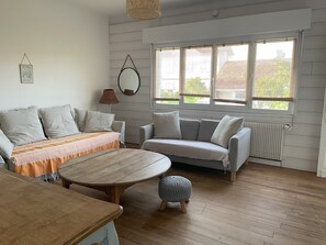 TV - House on the ocean beach, close to shops and center (Mimizan)